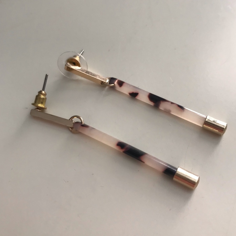 Gold dangle earrings with tortoise pattern